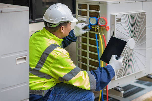 Professional Hvac technician working in Palo, IA